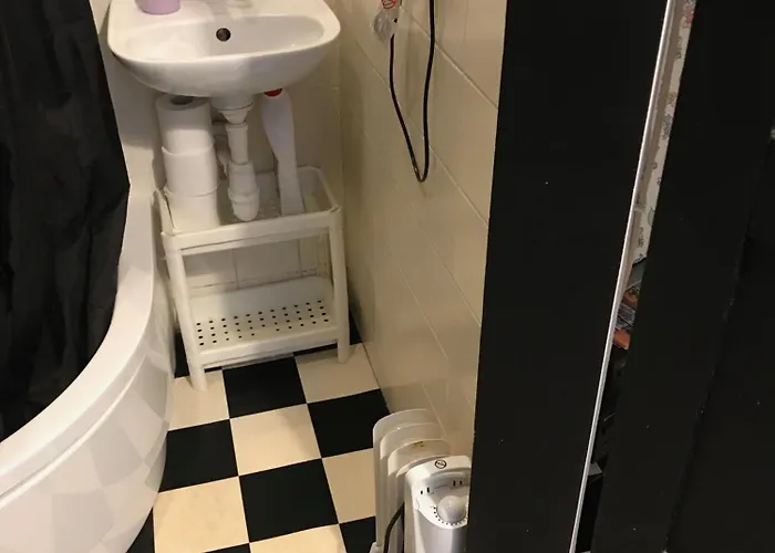 Apartman Black And White